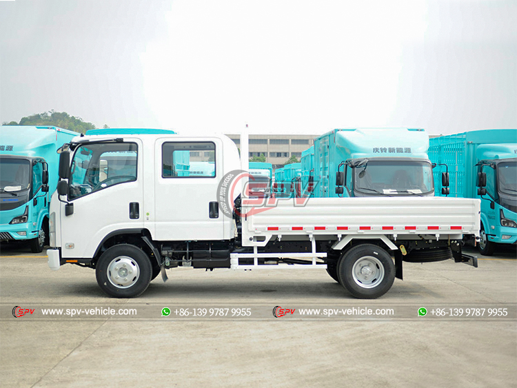 ISUZU Double Cab Cargo Freight Truck - Left Side